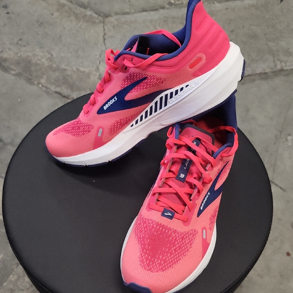Brooks Launch GTS 9..SIZE WOMENS 11